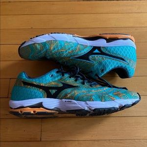 Mizuno 8.5 Womens Athletic Running Shoes